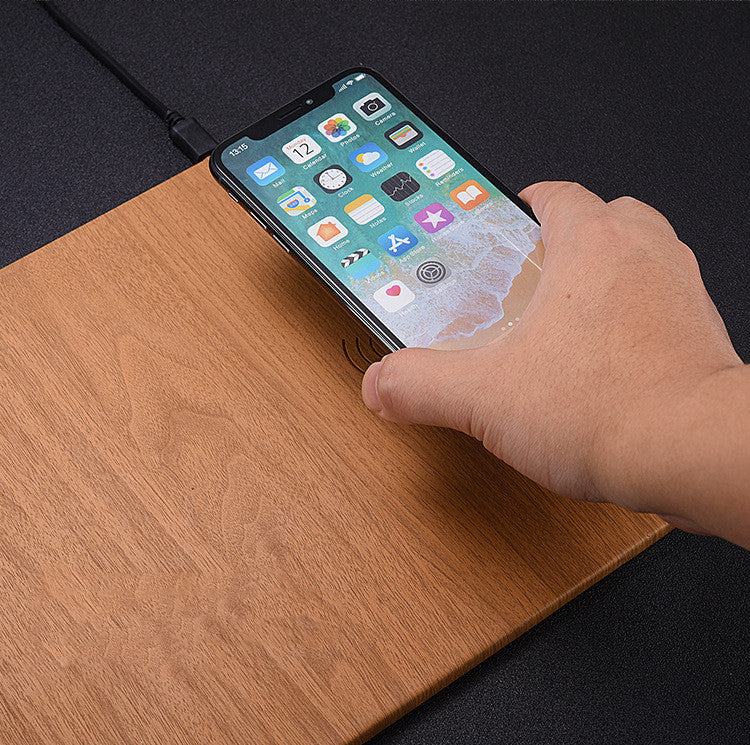 Bamboo Wireless Charger 15W – Wangari Pine USB Hub Dock